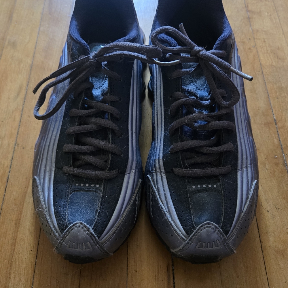 Nike Shox  Black Blue and Gray Sneakers In A 5.5Y Womens Size 7 VEUC